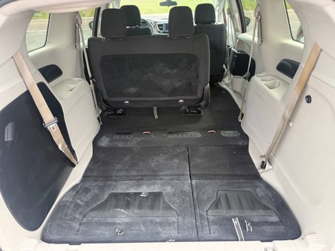 Used 2018 Chrysler Pacifica L FWD image 10