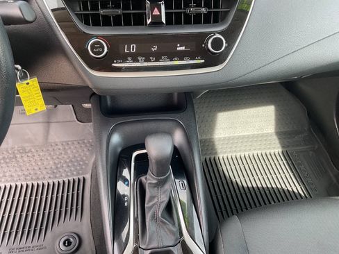 Used 2021 Toyota Corolla LE FWD image 31
