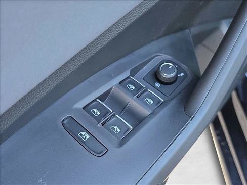 New 2026 Volkswagen Jetta SE FWD image 9