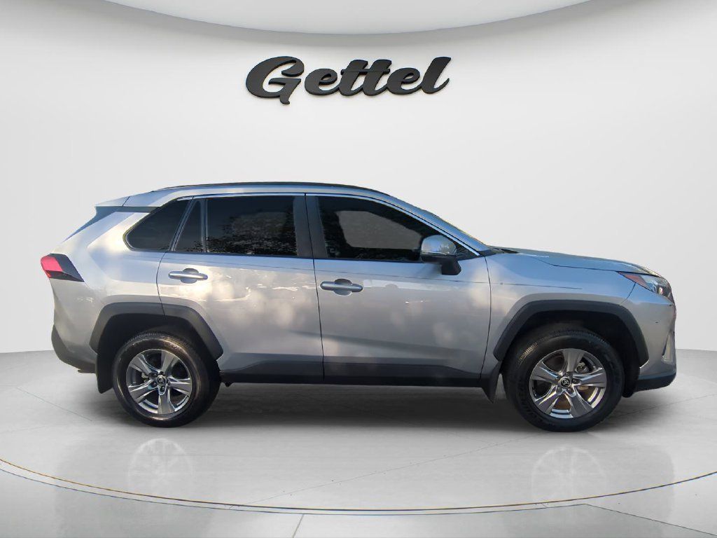 Used 2024 Toyota RAV4 XLE w/ Convenience Package FWD image 4