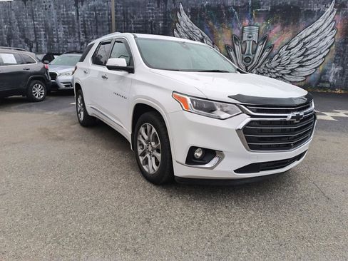 Used 2021 Chevrolet Traverse Premier FWD image 1