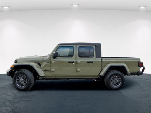 New 2026 Jeep Gladiator Sport AWD/4WD image 4