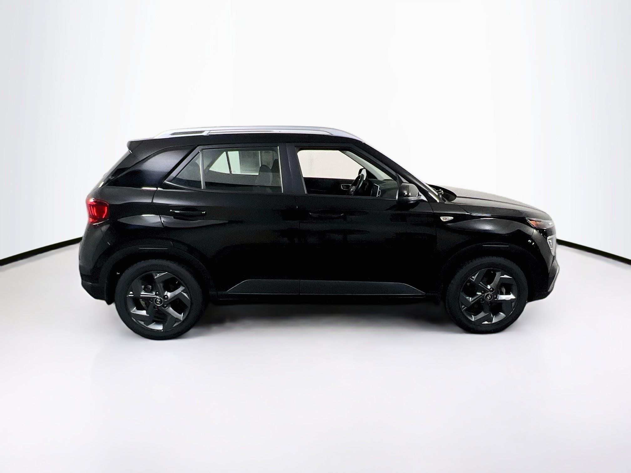Used 2023 Hyundai Venue SEL FWD image 4