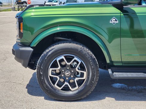 Used 2025 Ford Bronco Outer Banks AWD/4WD image 9