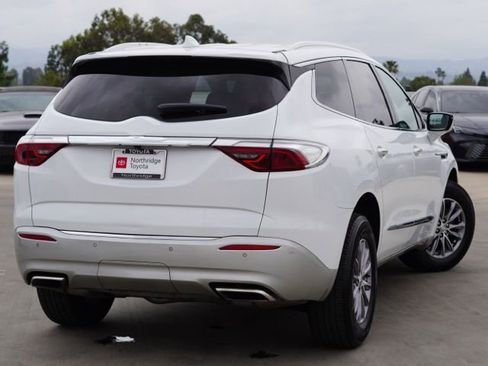 Used 2023 Buick Enclave Essence image 7