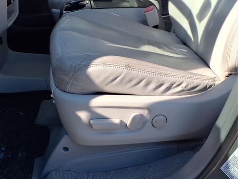 Used 2011 Toyota Sienna XLE image 19