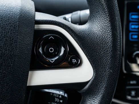 Used 2016 Toyota Prius Three image 19