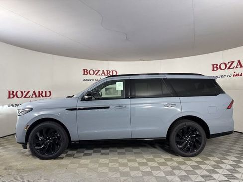 New 2025 Lincoln Navigator Reserve w/ Jet Appearance Package image 4