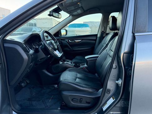 Used 2018 Nissan Rogue SL image 16