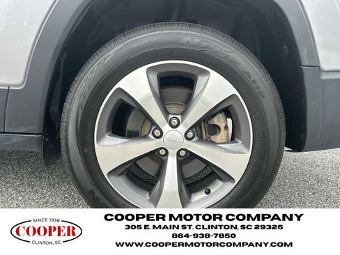 Used 2021 Jeep Cherokee Limited image 20