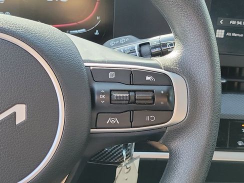 Used 2025 Kia Sportage LX FWD image 27
