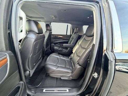Used 2019 Cadillac Escalade ESV Luxury AWD/4WD image 22