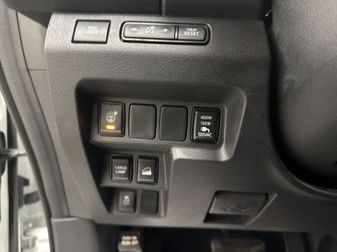 Used 2023 Nissan Frontier SV w/ SV Convenience Package image 19