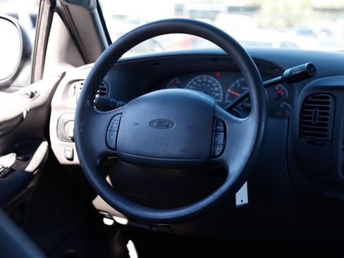 Used 2002 Ford Expedition XLT image 33