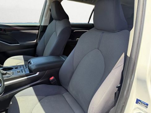 Used 2020 Toyota Highlander LE image 17