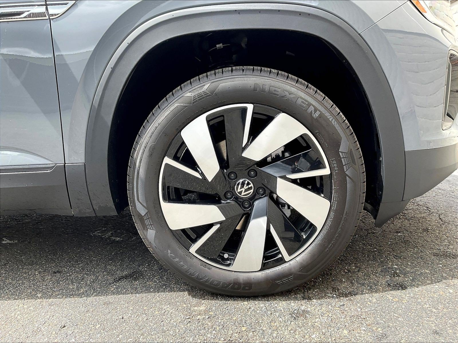 New 2025 Volkswagen Atlas Cross Sport SE FWD image 10