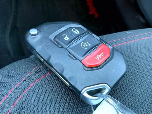 Used 2021 Jeep Wrangler Unlimited Rubicon AWD/4WD image 15