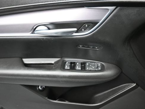 Used 2018 Cadillac XT5 Luxury image 10