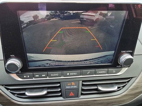 Used 2025 Nissan Altima 2.5 SV FWD image 26