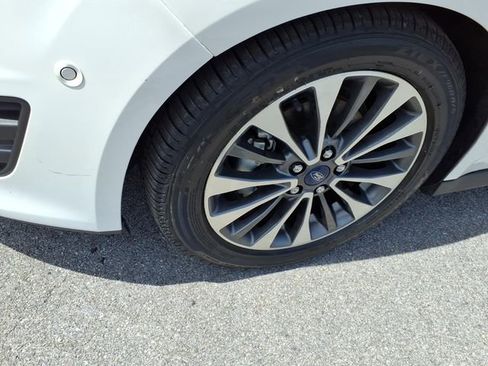Used 2018 Ford C-MAX Titanium w/ Equipment Group 301A FWD image 17