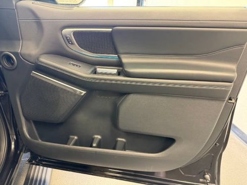 Used 2025 Ford Expedition Platinum w/ Stealth Performance Package AWD/4WD image 33
