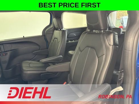 New 2026 Chrysler Pacifica Select FWD image 18