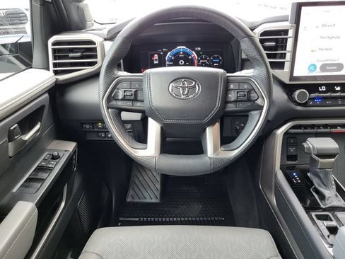 Used 2025 Toyota Tundra Limited AWD/4WD image 27