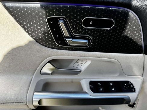 Used 2025 Mercedes-Benz GLB 250 image 17