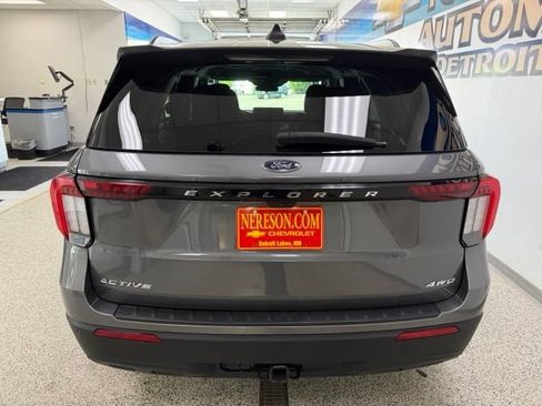 Used 2025 Ford Explorer Active AWD/4WD image 7