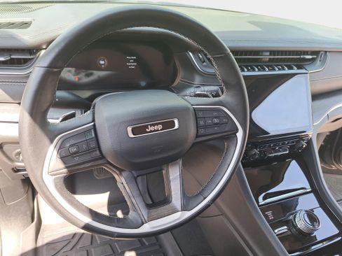 Used 2022 Jeep Grand Cherokee L Limited w/ Luxury Tech Group II AWD/4WD image 18