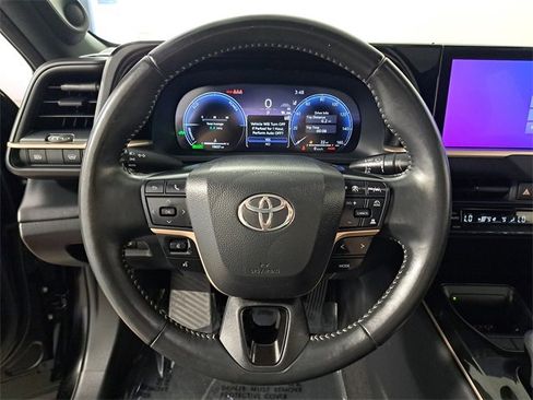 Used 2024 Toyota Crown Limited image 27