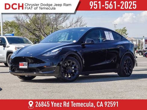 Used 2022 Tesla Model Y Long Range image 1