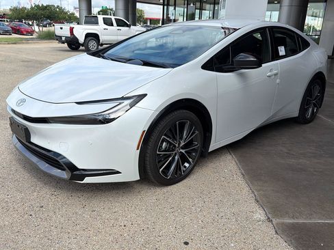 New 2026 Toyota Prius XLE FWD image 3