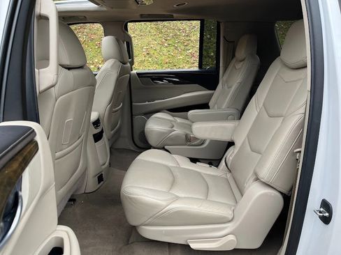 Used 2020 Cadillac Escalade ESV Premium Luxury image 44