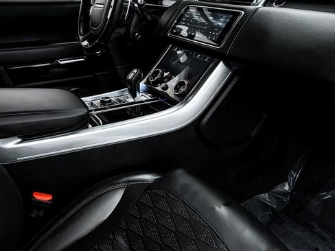 Used 2020 Land Rover Range Rover Sport SVR image 28