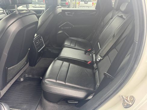Used 2020 Porsche Cayenne AWD/4WD image 11