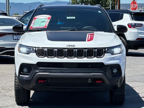 Used 2025 Jeep Compass Trailhawk AWD/4WD image 9