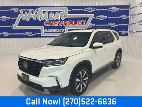Used 2025 Honda Pilot Touring image 1