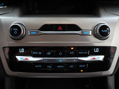 Used 2021 Ford Explorer XLT image 22