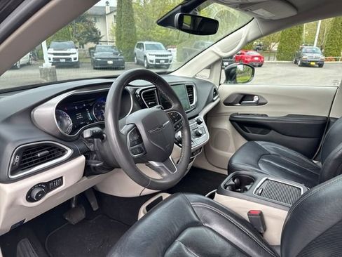 Used 2022 Chrysler Pacifica Touring-L FWD image 24