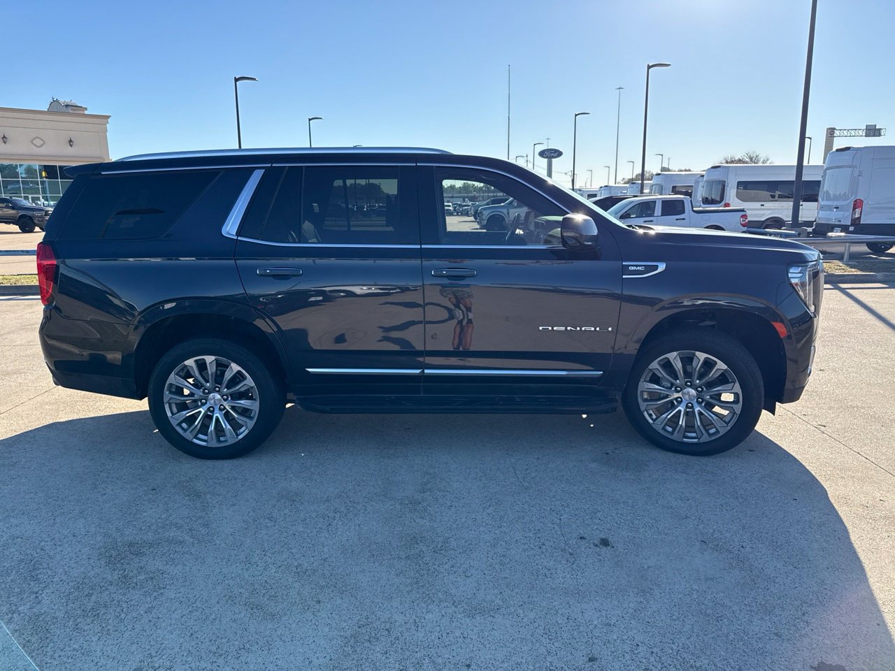 Used 2024 GMC Yukon Denali w/ Advanced Technology Package AWD/4WD image 18