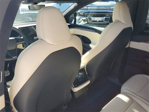 Used 2023 Tesla Model X image 11