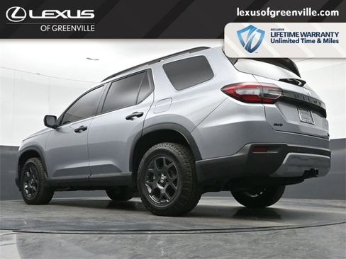 Used 2025 Honda Pilot TrailSport image 14