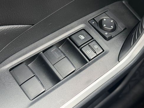 Used 2025 Toyota RAV4 LE AWD/4WD image 31