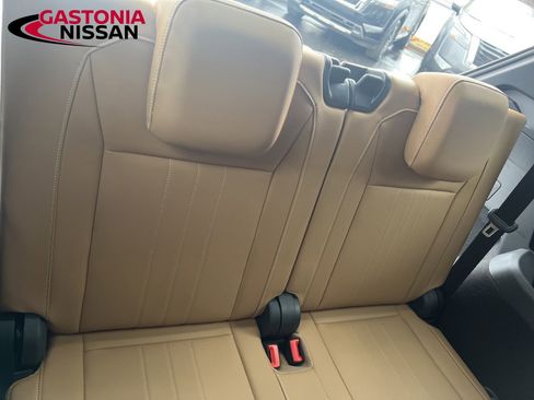 Used 2024 Volkswagen Tiguan SE image 33