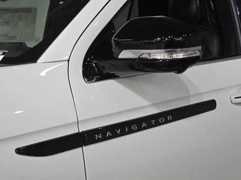 New 2025 Lincoln Navigator Black Label image 13
