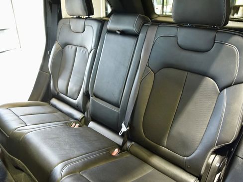 Used 2023 Jeep Grand Cherokee Overland w/ Luxury Tech Group IV AWD/4WD image 22
