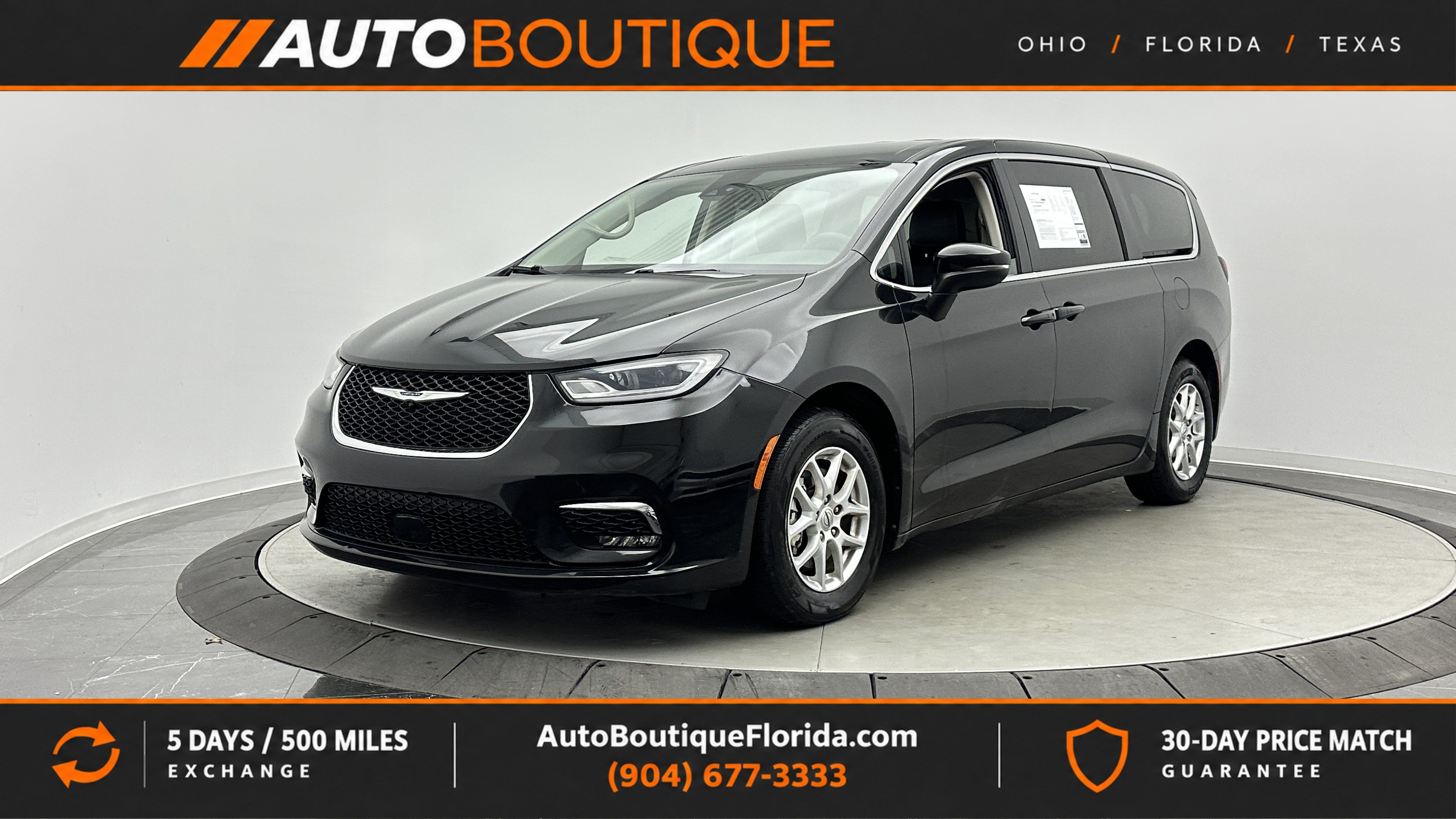 Used 2023 Chrysler Pacifica Touring-L FWD image 1