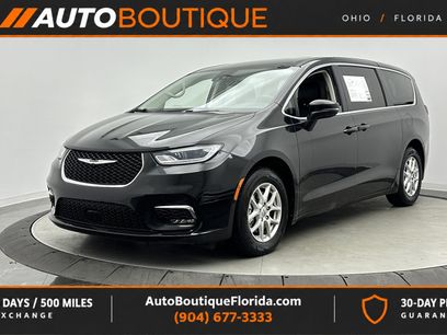 Used 2023 Chrysler Pacifica Touring-L