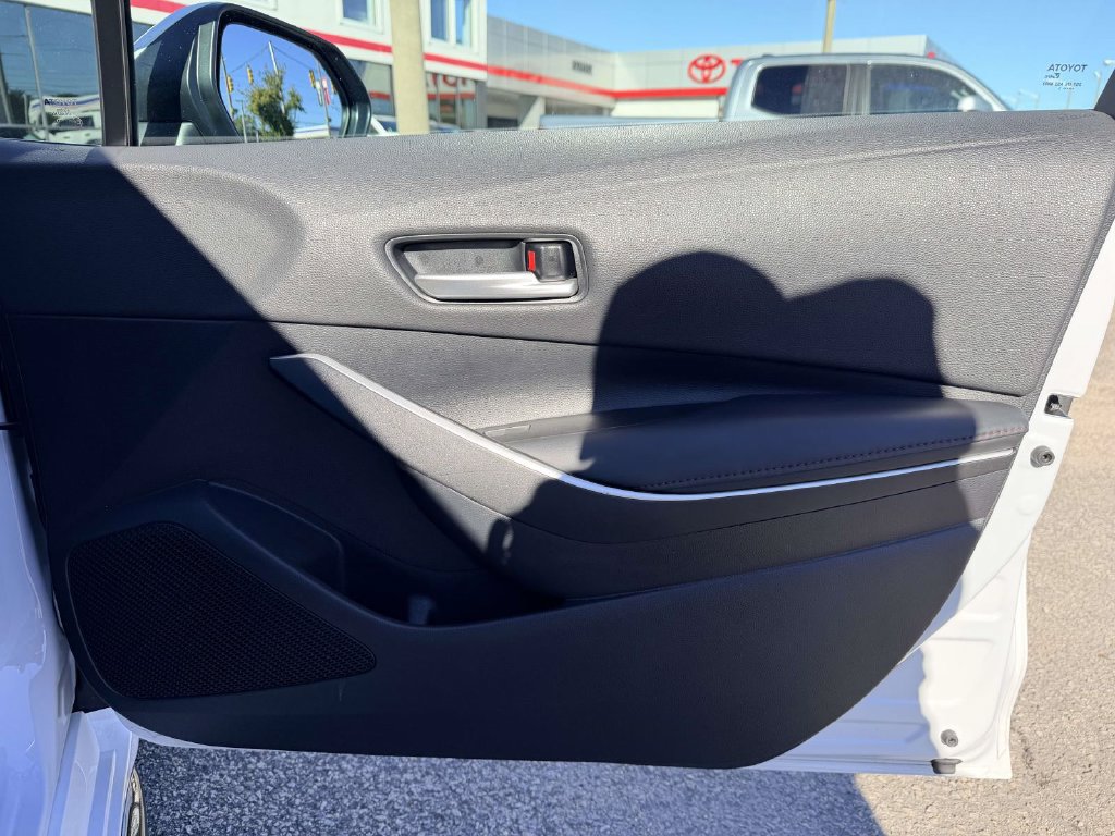 Certified 2025 Toyota Corolla SE w/ SE Premium Package FWD image 11